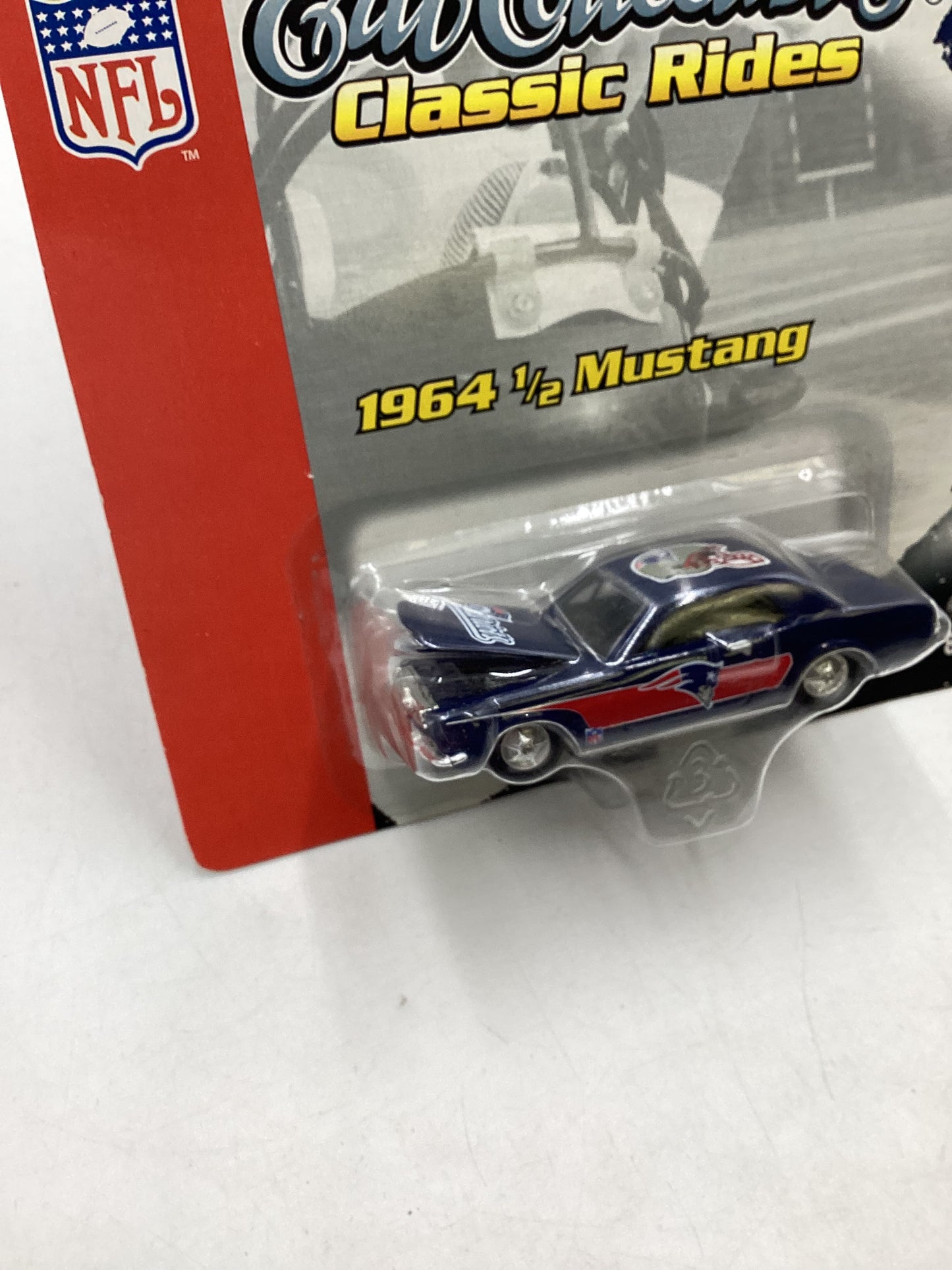 2005 Ertl Collectibles Classic Rides 64 1/2 Mustang NFL Patriots (SR)