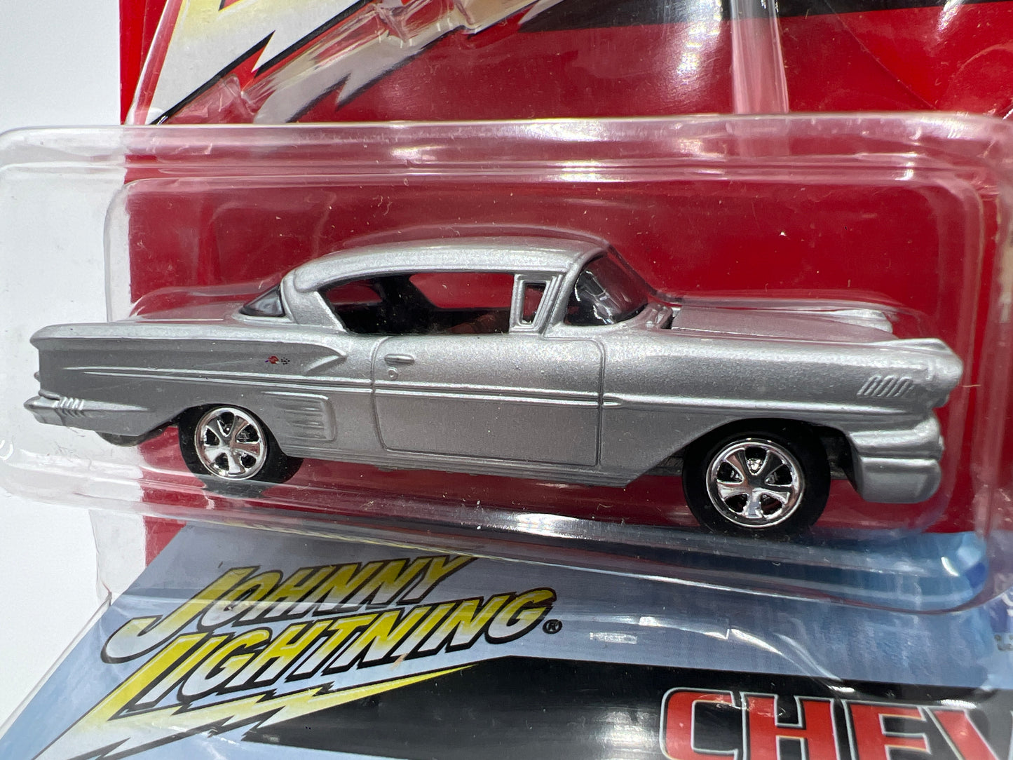 Johnny Lightning Pro Collector Series #42 1958 Chevy Impala Silver W/Storage Tin 220B