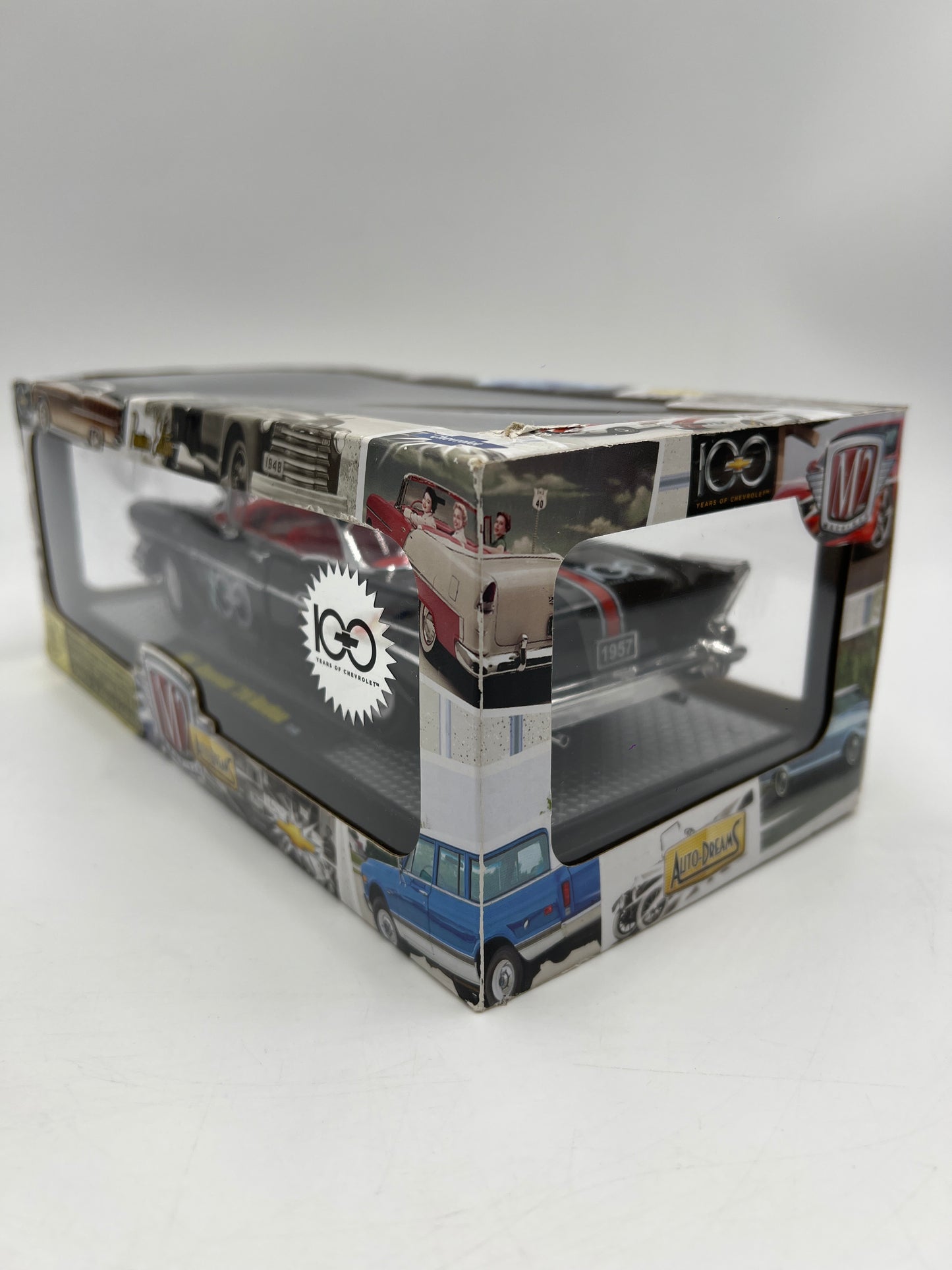 M2 Machines 1/24 Premium Edition Auto-Dreams 1957 Chevrolet 210 Hardtop 100 Years Of Chevrolet Black 11-20