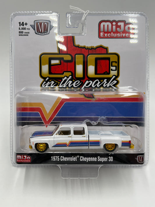 2025 M2 Machines Mijo Exclusives CHASE C10s In The Park 1975 Chevrolet Cheyenne Super 30 White MJS08