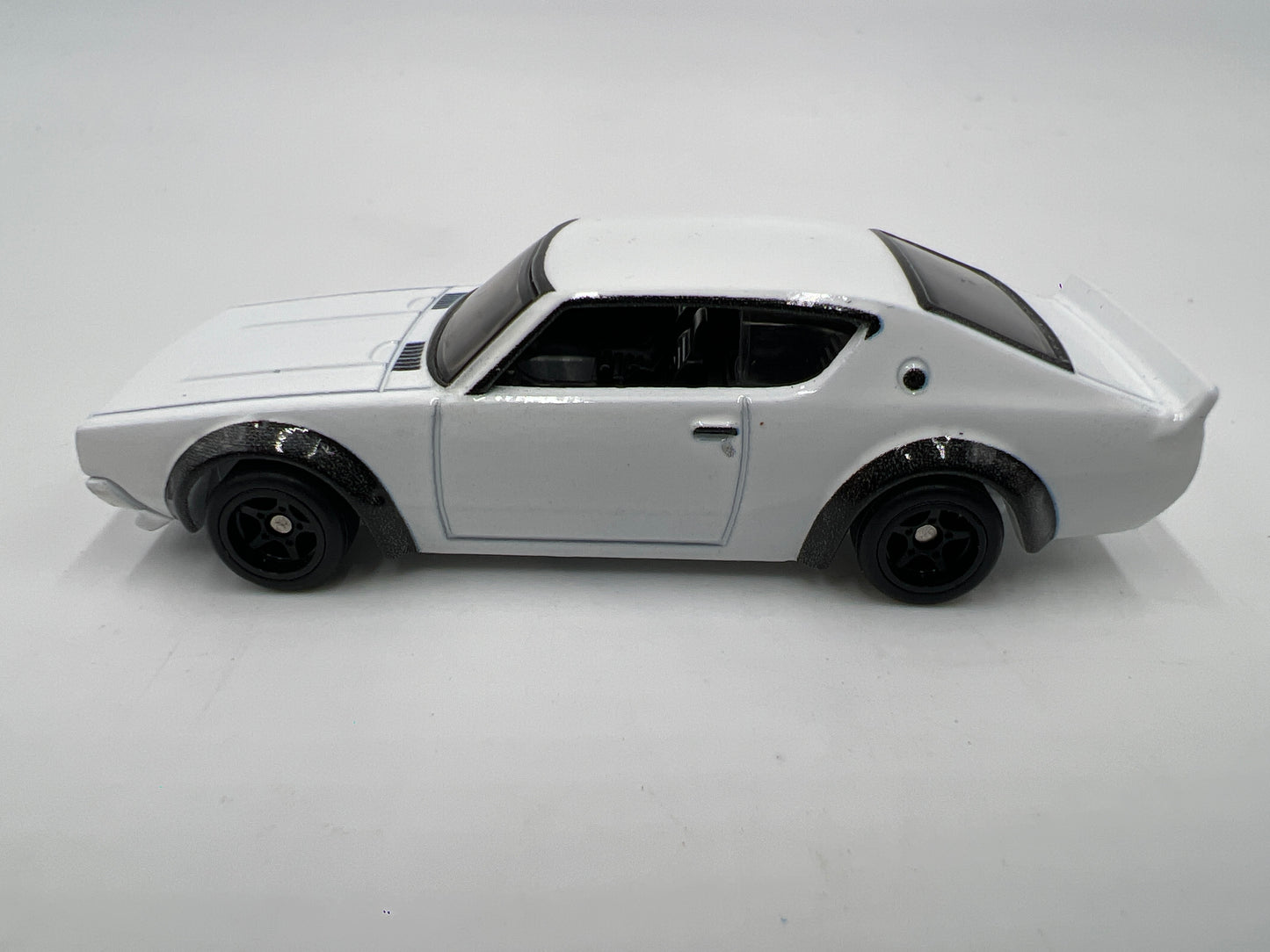 Hot Wheels Diorama Premium Nissan Skyline 2000GT-R LBWK White Loose