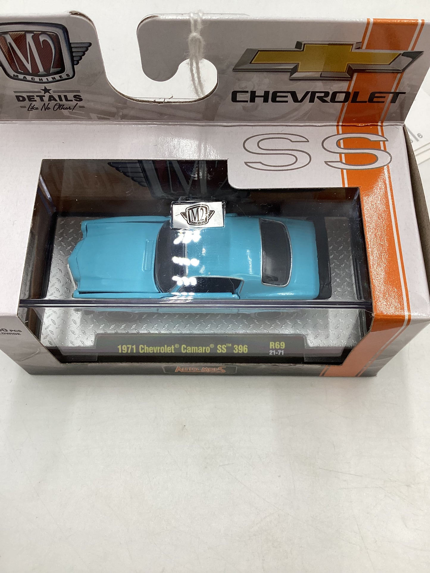 M2 Machines Auto Mods R69 1971 Chevrolet Camaro SS 396 Light Blue