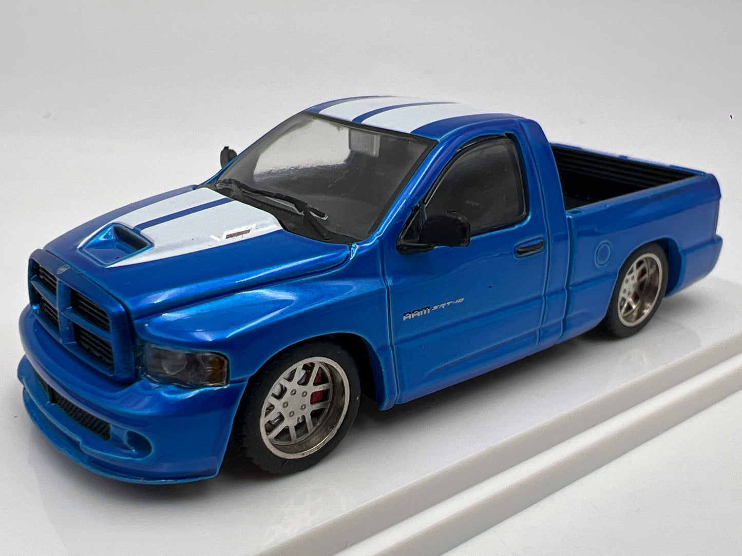 Shoom 64 Models 1:64 MiJo Exclusives x/3000 Dodge Ram SRT-10 Blue W/Accessories