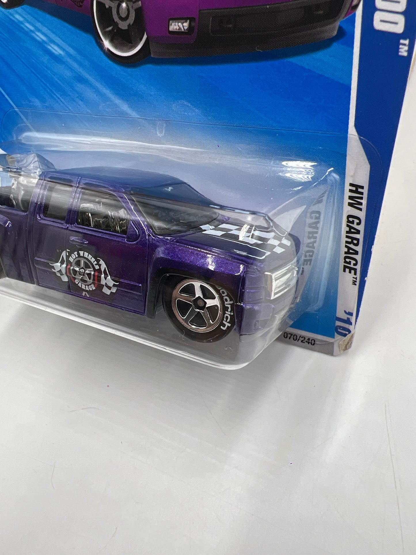 2010 Hot Wheels Garage #070 Walmart Exclusive Chevy Silverado Purple W/Protector