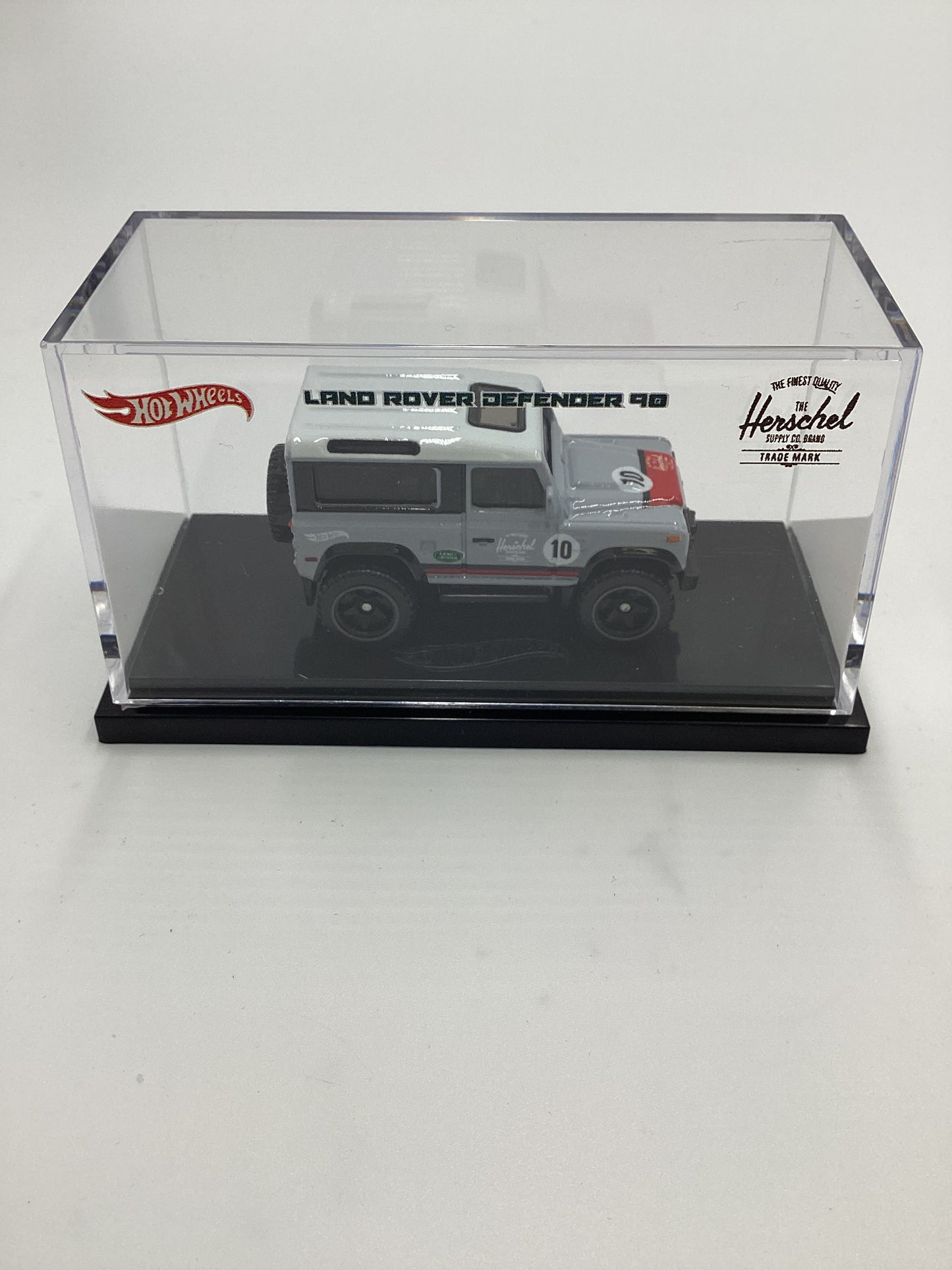 2021 Hot Wheels X Herschel W/Bag Land Rover Defender 90 VHTF