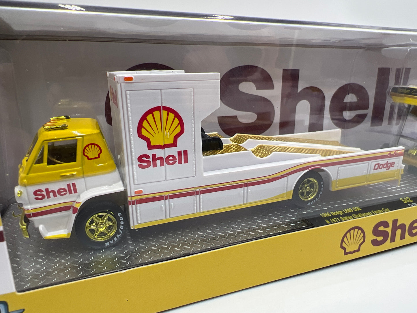 M2 Machines Auto Haulers CHASE Shell 1966 Dodge L600 COE & 1971 Dodge Challenger Funny Car S42