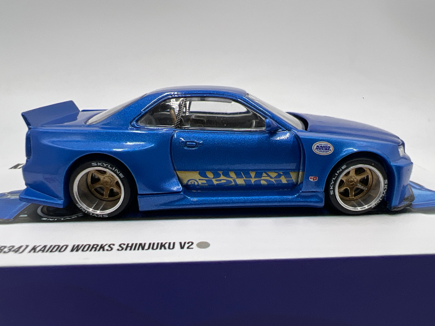 Mini GT Kaido House #158 Nissan Skyline GT-R R34 Kaido Works Shinjuku V2 Blue