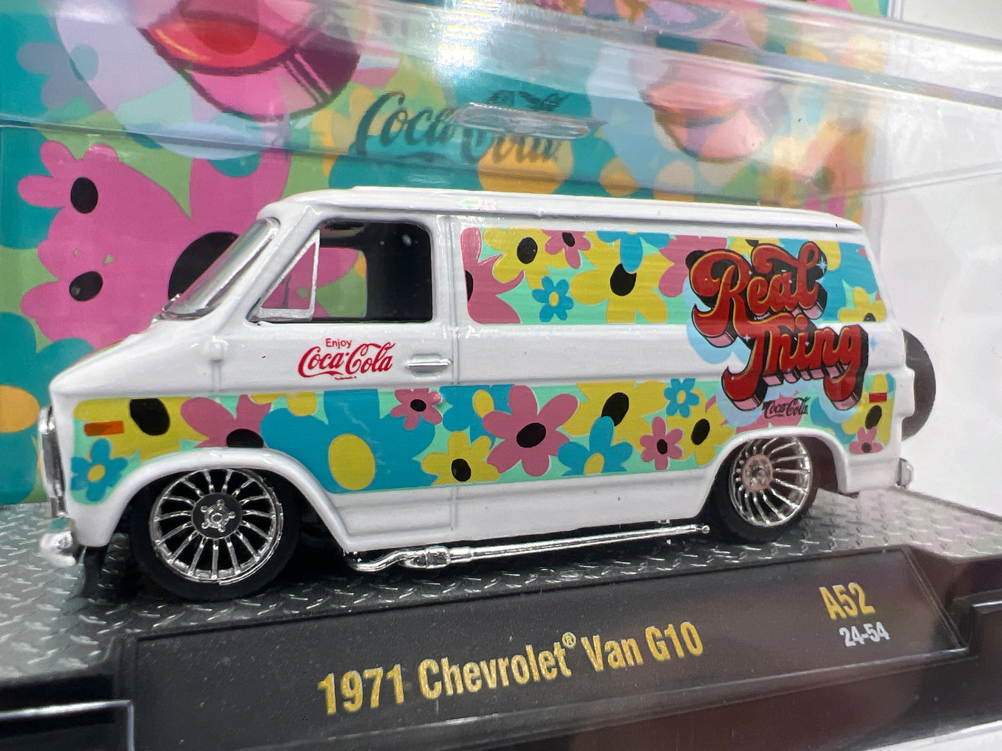 M2 Machines Coca Cola Real Thing 1971 Chevrolet Van G10 White A52 194D