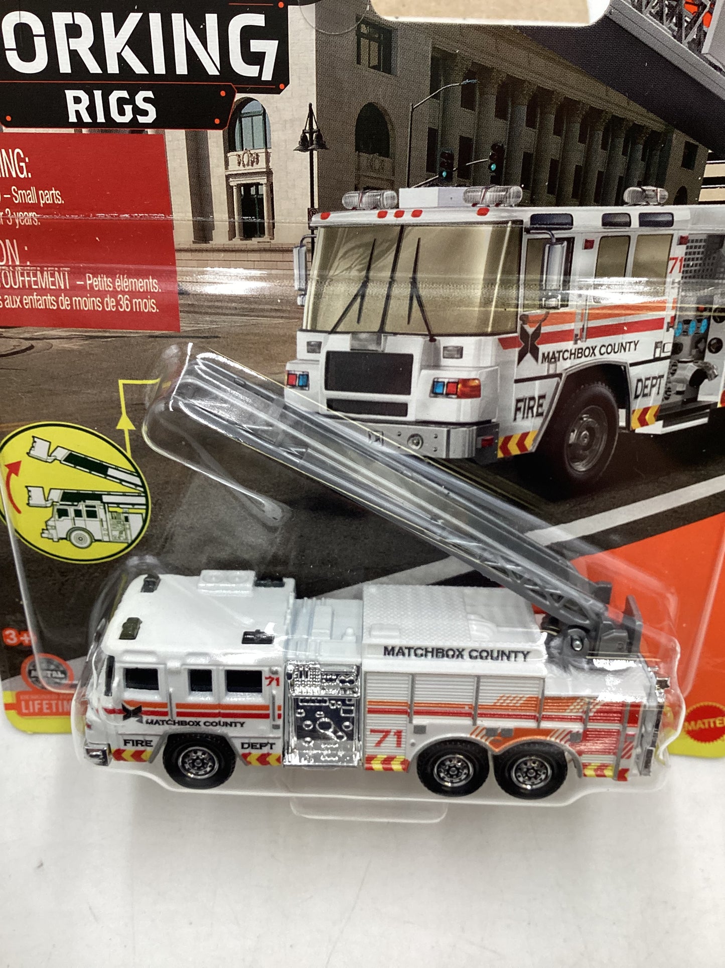 2024 Matchbox Working Rigs Pierce Quantum Aerial Ladder Truck White 168Q