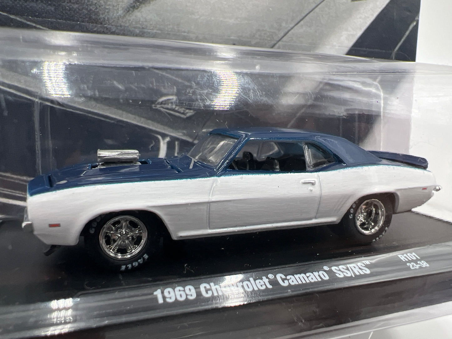 M2 Machines Auto Drivers 1969 Chevrolet Camaro SS/RS White/Blue Card Not Perfect R101 192F