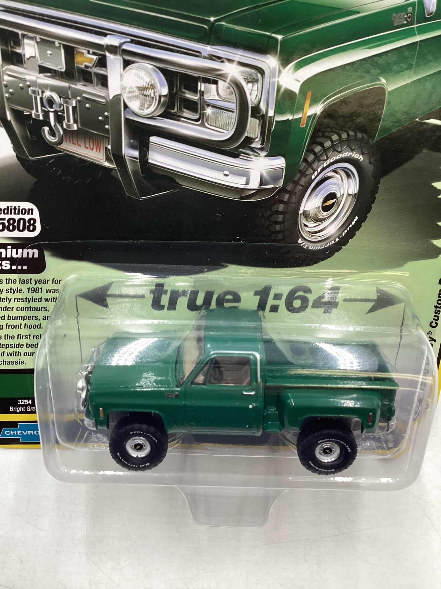 Auto World Muscle Trucks 1980 Chevy Custom Deluxe Stepside 185B