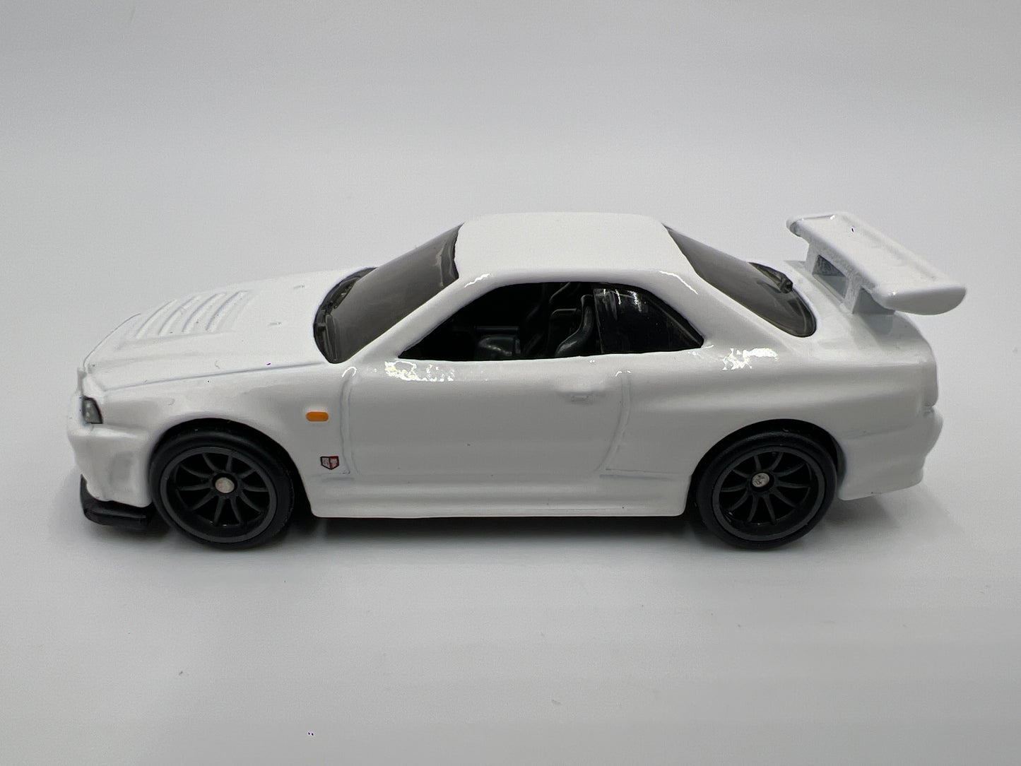 Hot Wheels 1/64 Premium Diorama Set Nissan Skyline GT-R R34 White Loose