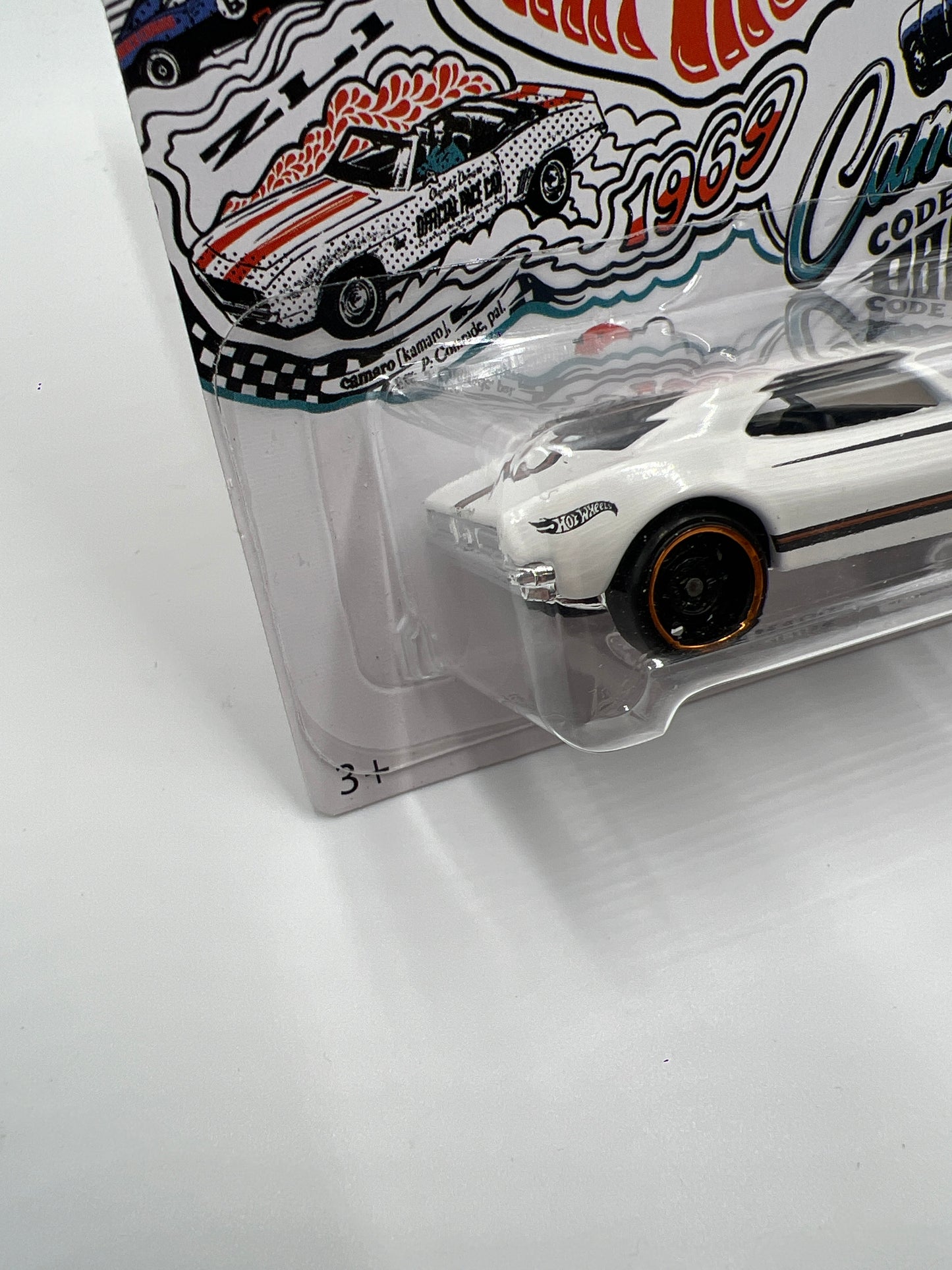 2018 Hot Wheels 50th Anniversary Camaro Series #1 67 Camaro White 152F
