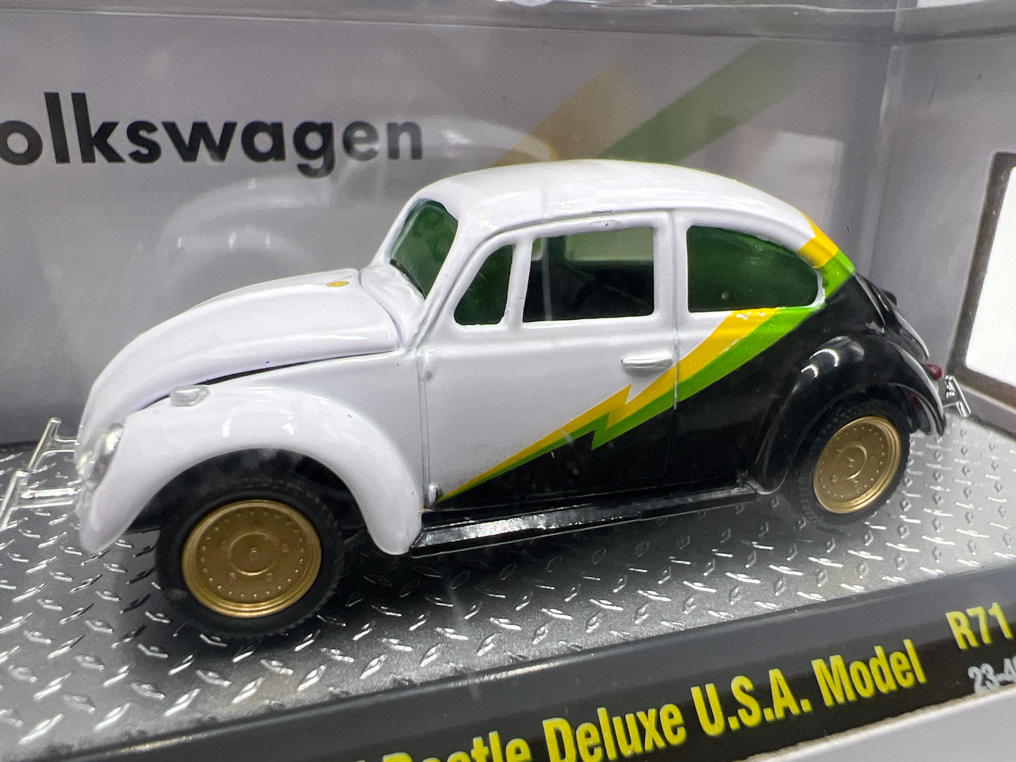 M2 Machines Detroit Muscle 1967 VW Beetle Deluxe U.S.A. Model R71