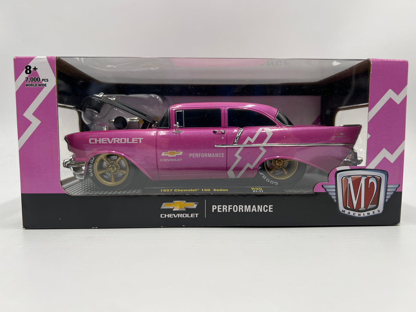 M2 Machines 1/24 Chevrolet Performance 1957 Chevrolet 150 Sedan Pink R90
