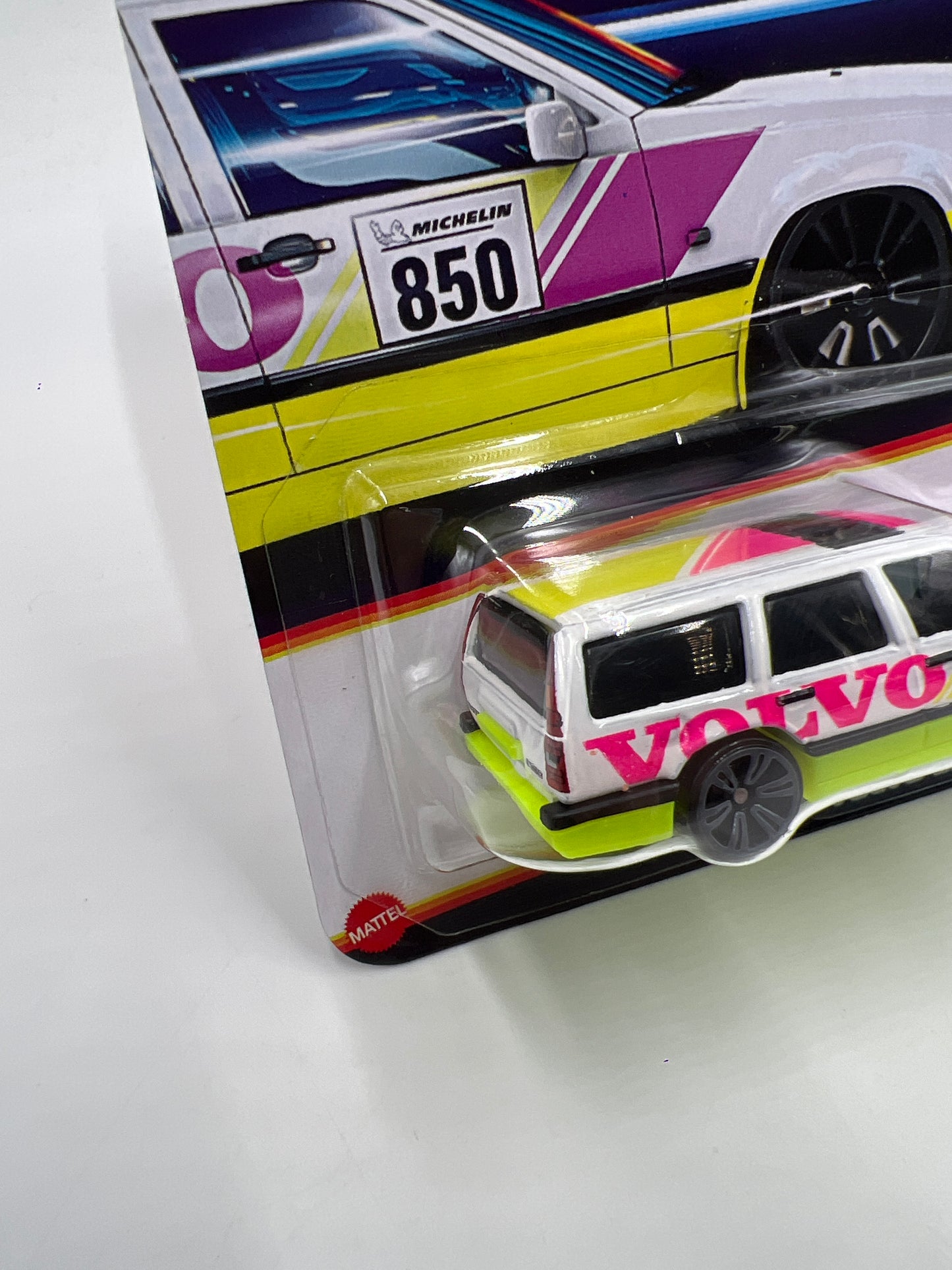 2026 Hot Wheels Neon Speeders #1 Volvo 850 Estate White 157E