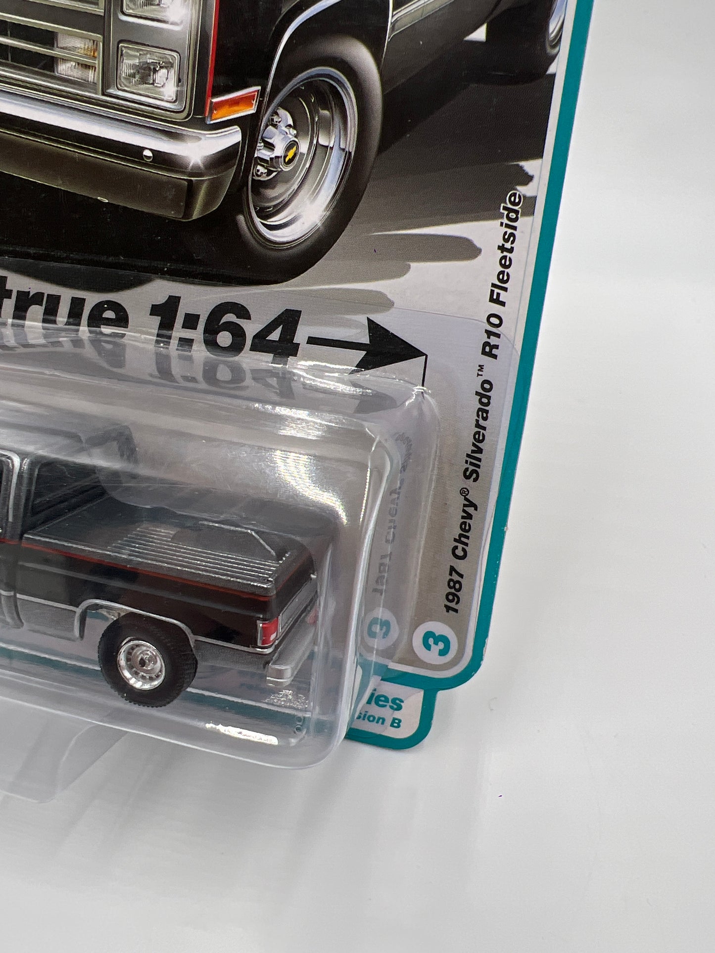 Auto World Muscle Trucks Release 2 Version B 1987 Chevy Silverado R10 Fleetside Gray/Black 182E
