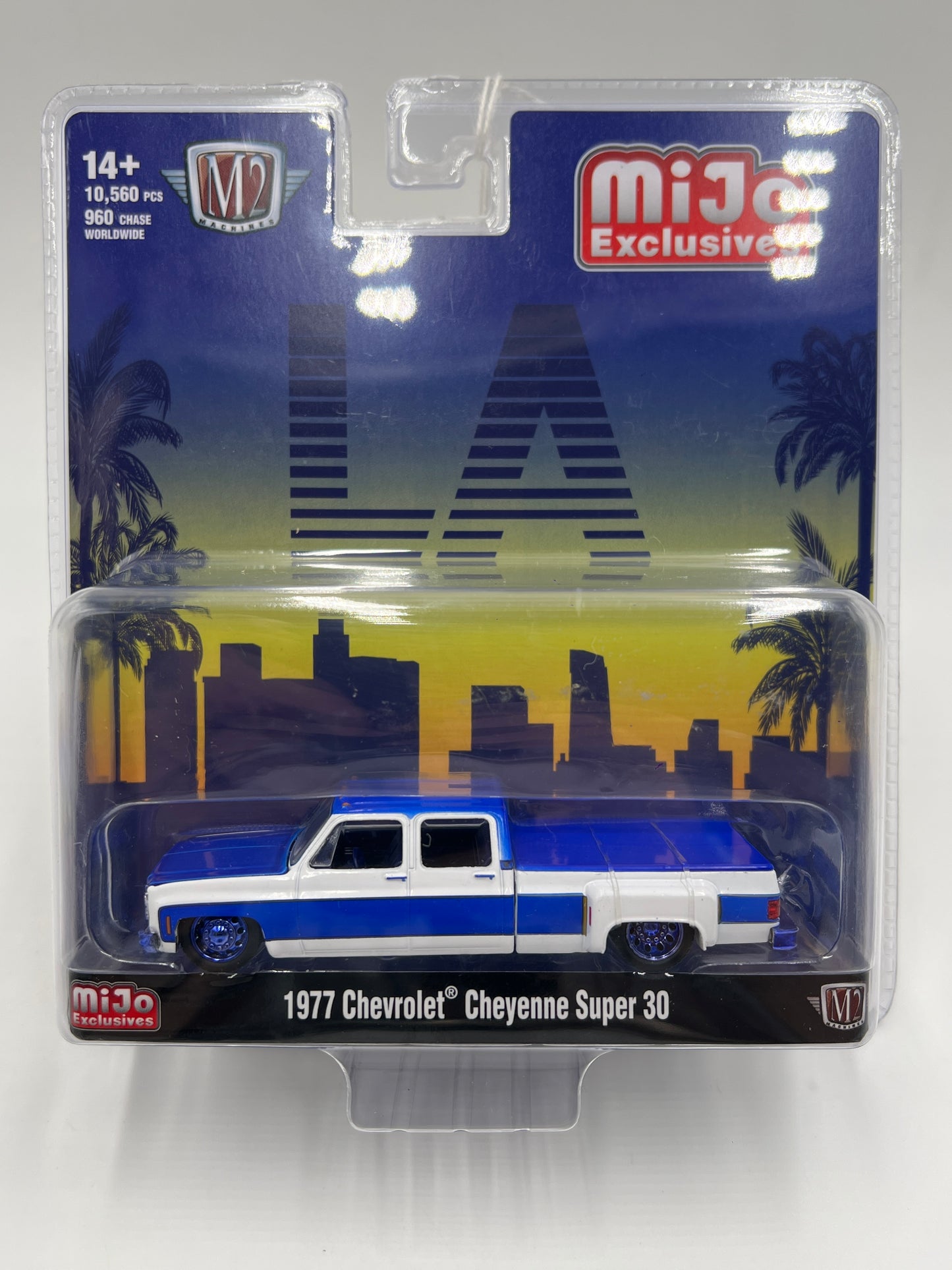 2025 M2 Machines Mijo Exclusives CHASE LA 1977 Chevrolet Cheyenne Super 30 White/Blue
