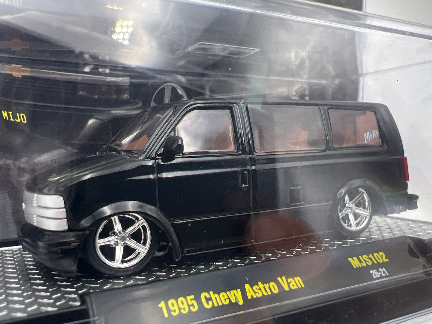 M2 Machines MJS102 MiJo Exclusives Slow And Low 1995 Chevy Astro Van Black