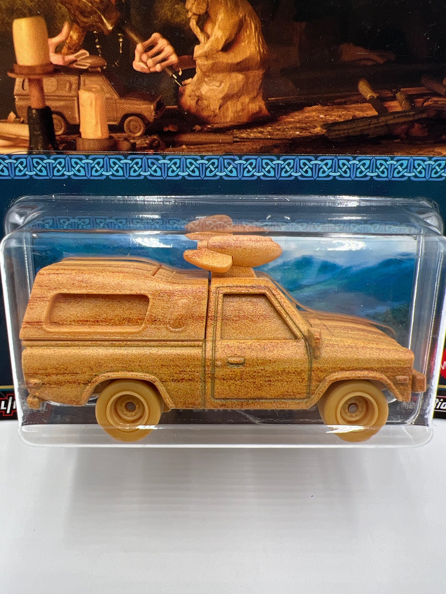 Hot Wheels Premium Disney Pixar Brave Pizza Planet Truck Wood Grain 268G