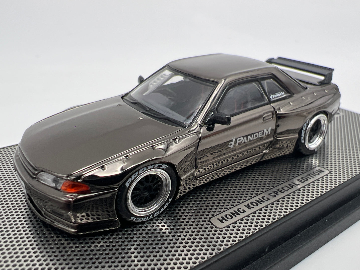 Inno64 1/64 Hong Kong Special Edition Nissan Skyline GT-R R32 Pandem Black Chrome