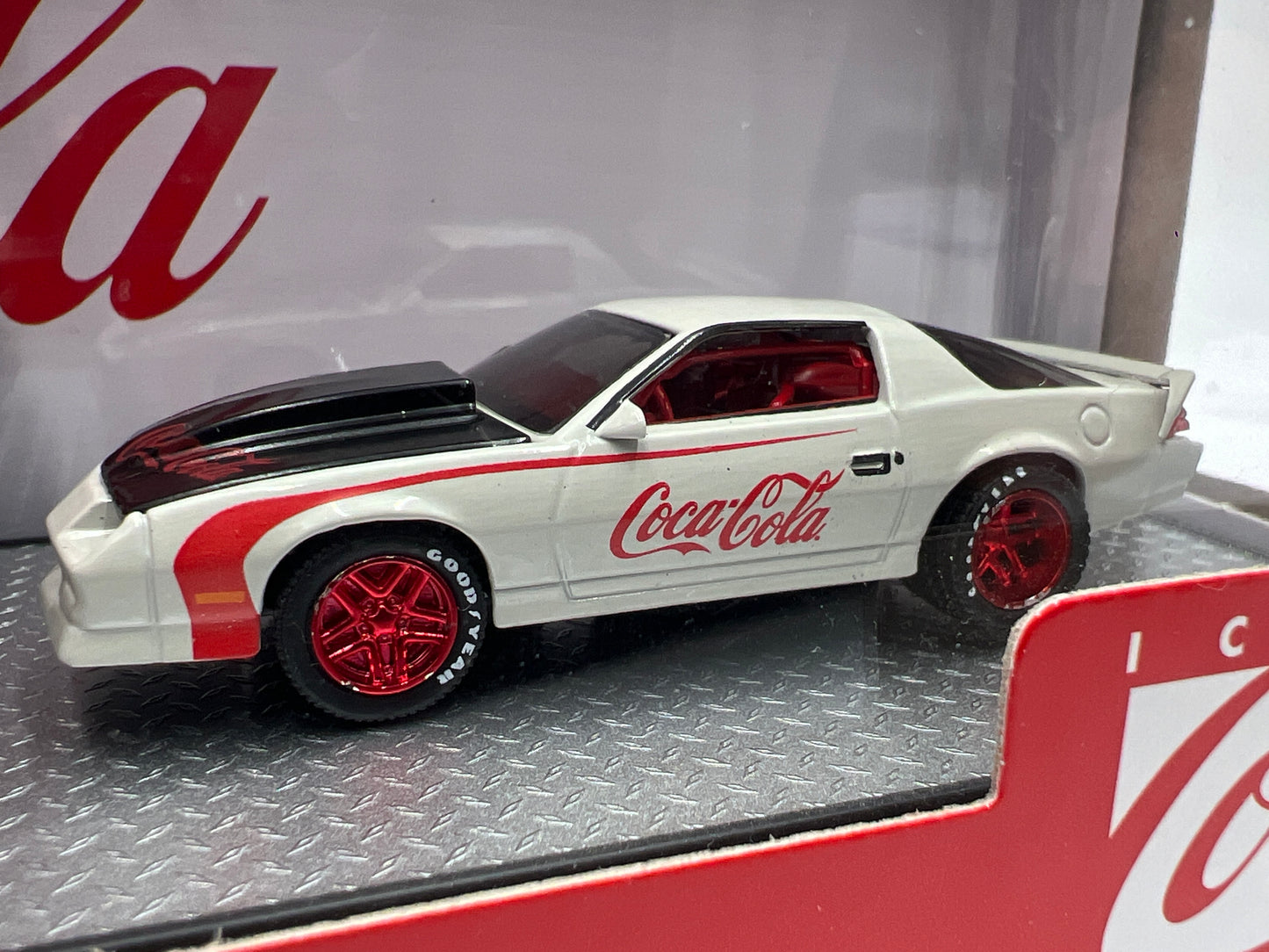 M2 Machines Auto Haulers CHASE Coca Cola 1968 Chevrolet C60 Truck & 1985 Chevrolet Camaro IROC-Z TW19