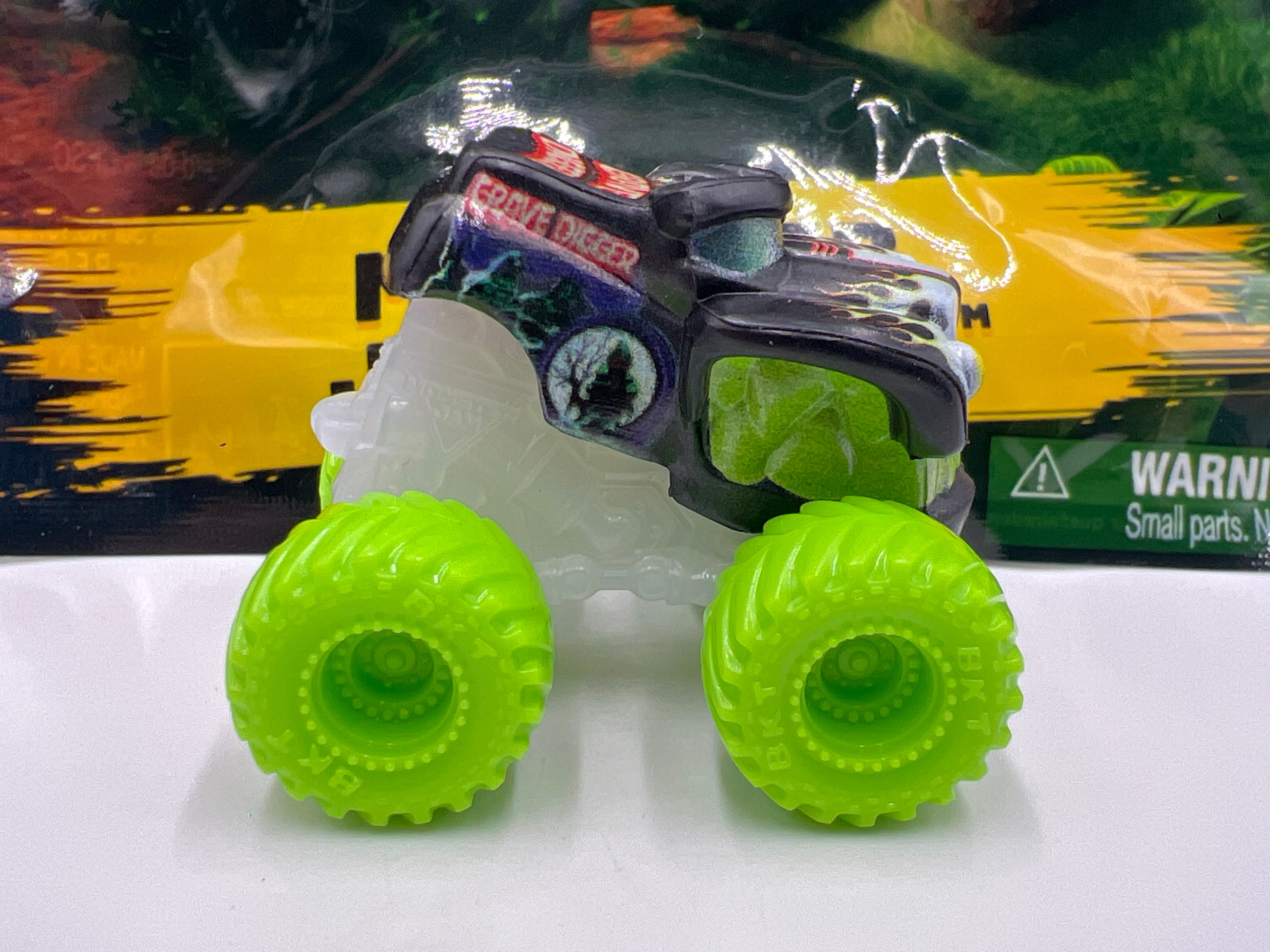2025 Monster Jam Mini Series 19 CHASE #307 Grave Digger