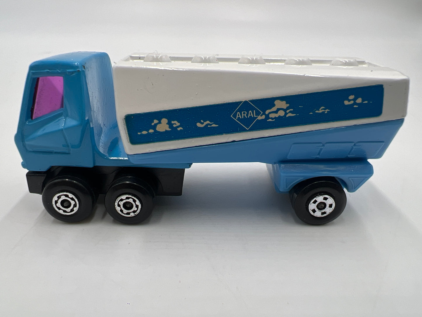 Matchbox Superfast No. 63 Freeway Gas Tanker Aral Blue/White Loose