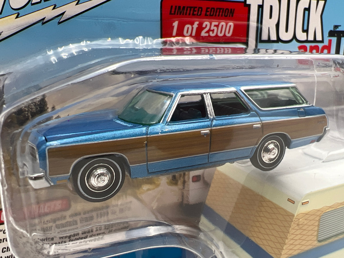 Johnny Lightning Truck And Trailer R1 Version B 1973 Chevy Caprice Wagon W/Camper Trailer