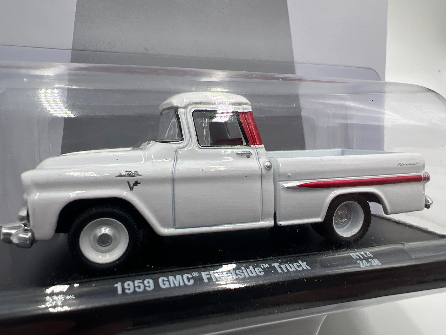 M2 Machines Auto Drivers 1959 GMC Fleetside Truck White R114 190E