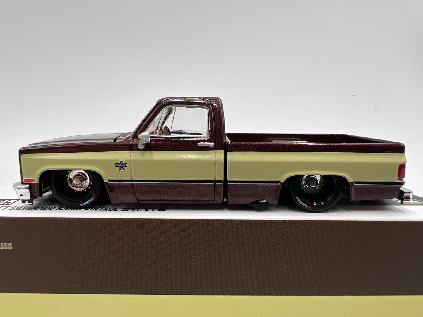 Mini GT x Kaido House #145 Chevrolet Silverado Kaido Vintage Spec V1