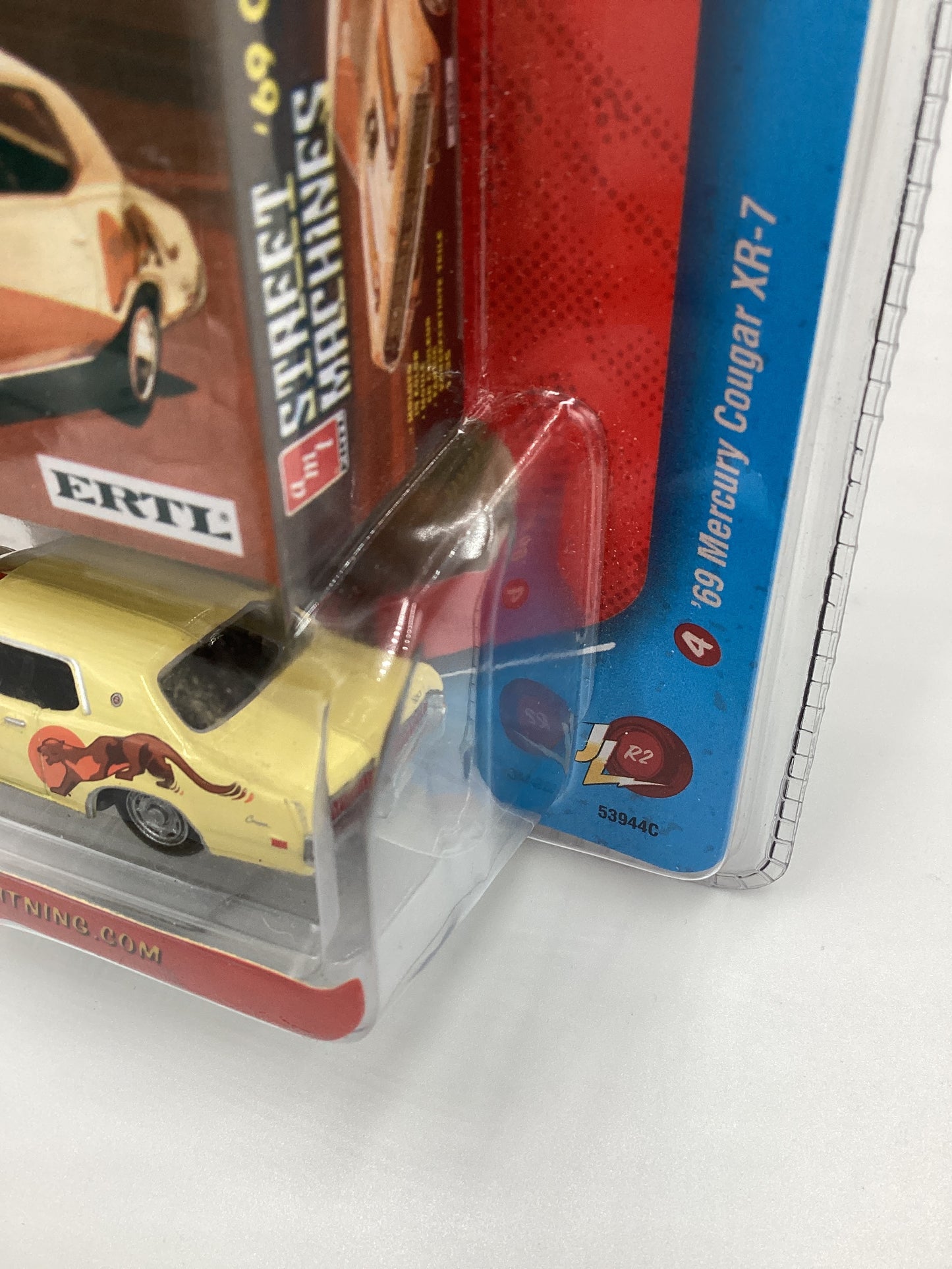 Johnny lightning Classic Plastic Release 2 #4 69 Mercury Cougar XR-7 Yellow 229C