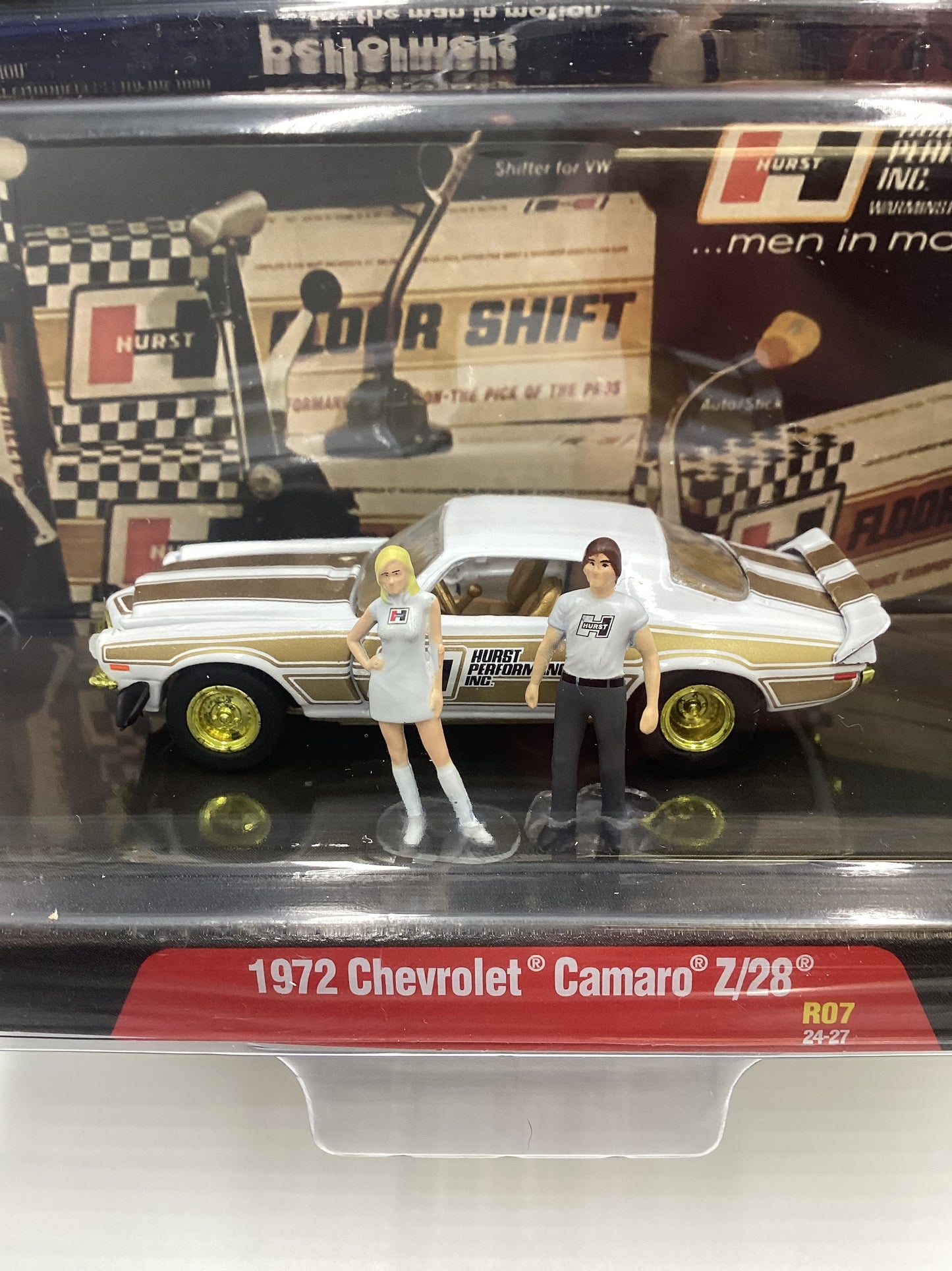 M2 Machines Diorama Hurst 1972 Chevrolet Camaro Z/28 R07 CHASE White