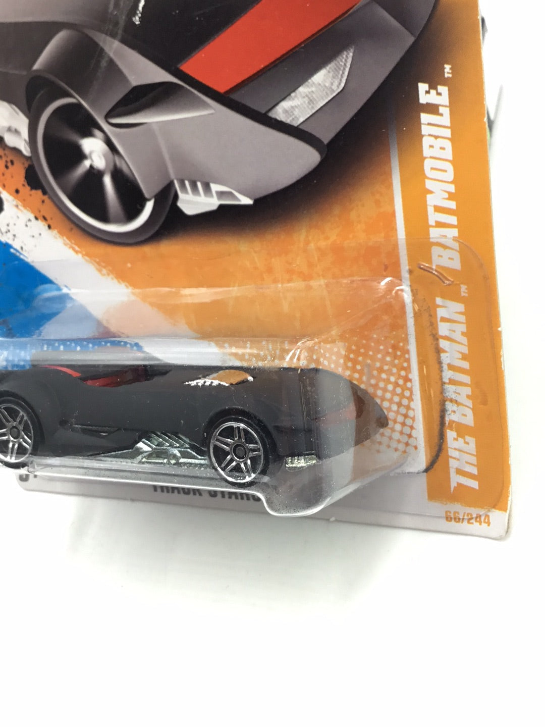 2011 Hot Wheels #66 The Batman Batmobile 118A