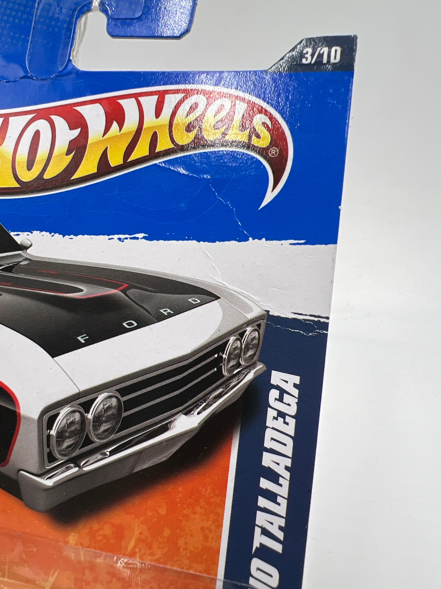 2011 Hot Wheels Muscle Mania #103 69 Ford Torino Talladega White Bad Card 24F
