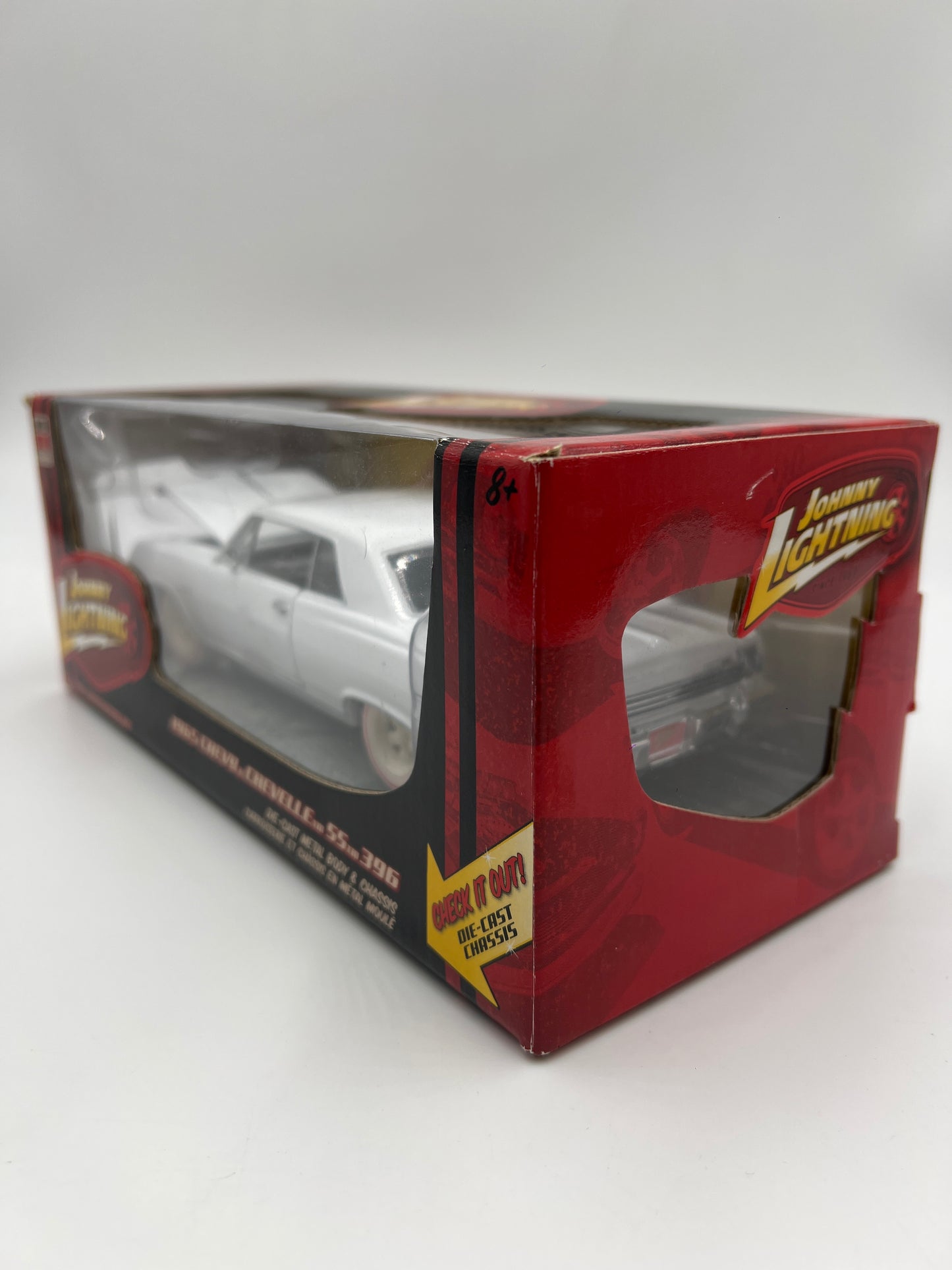 Johnny Lightning 1:24 Scale White Lightning Chase 1965 Chevy Chevelle SS 396 White VHTF