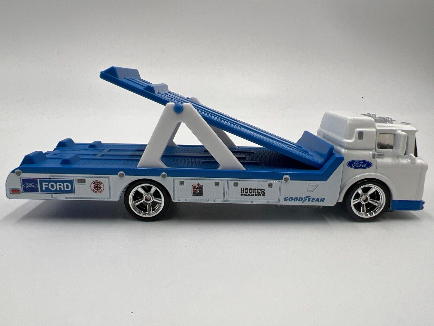 Hot Wheels 1/64 Premium Team Transport #38 65 Ford Galaxie & Ford C-800 Loose