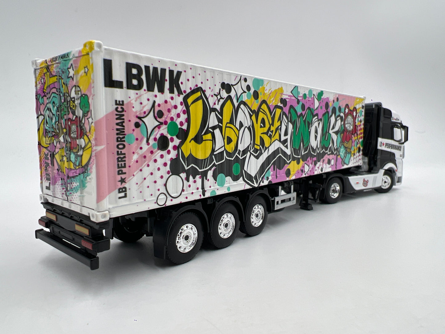 Mini GT #333 Mercedes-Benz Actros W/40ft Container LBWK Kuma Graffiti