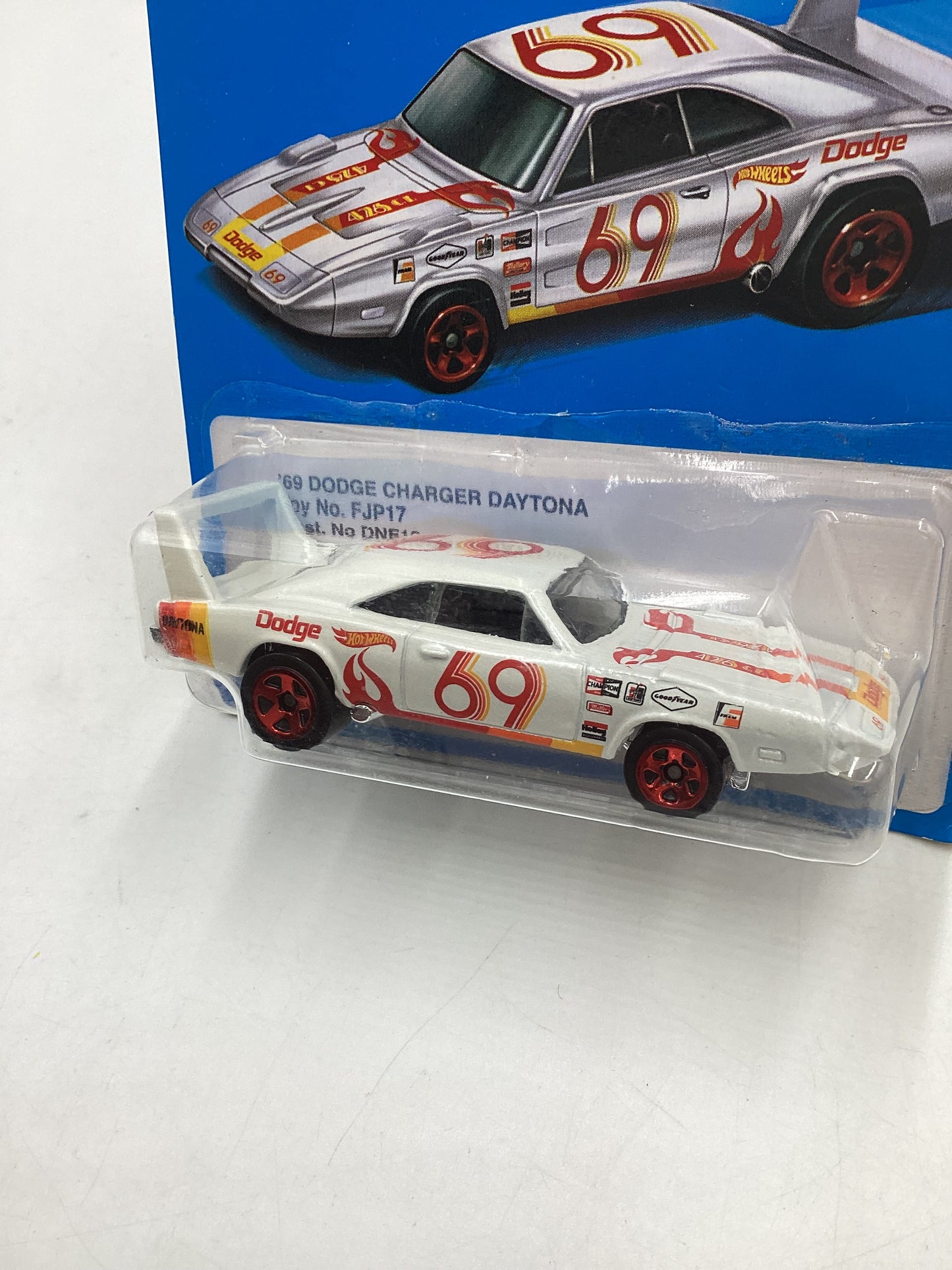 Hot Wheels Retro Style Series #FJP17 69 Dodge Charger Daytona White 157D