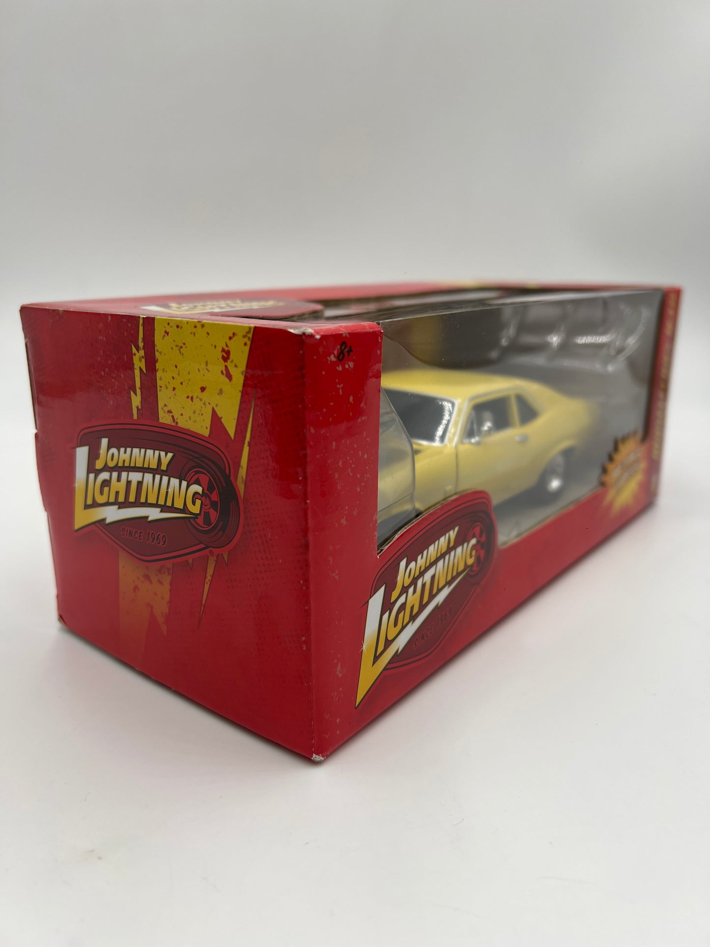 Johnny Lightning 1:24 Scale White Lightning Chase Muscle Cars R38 1969 Chevy Nova SS Yellow VHTF