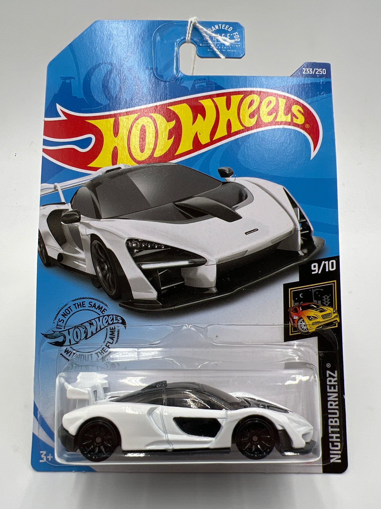 2020 Hot Wheels Nightburnerz #233 McLaren Senna White 106i