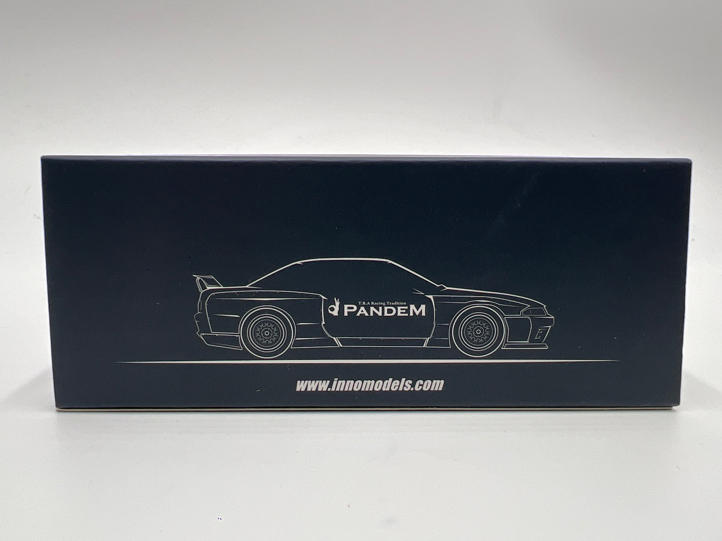 Inno64 1:64 Pandem/Rocket Bunny Nissan Skyline GT-R R32 Green