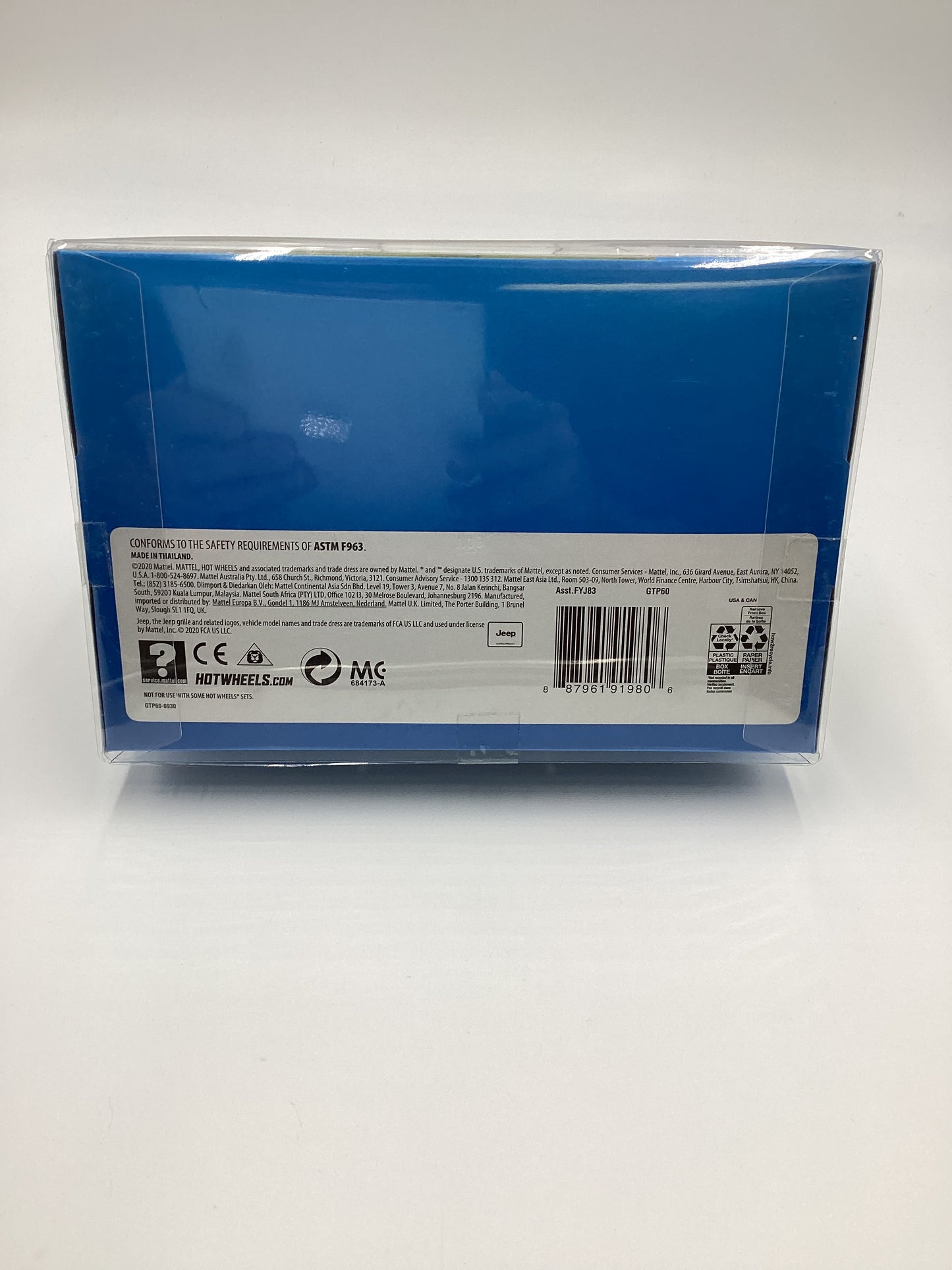 2020 Hot Wheels Monster Trucks Giant Wheels V8 Bomber