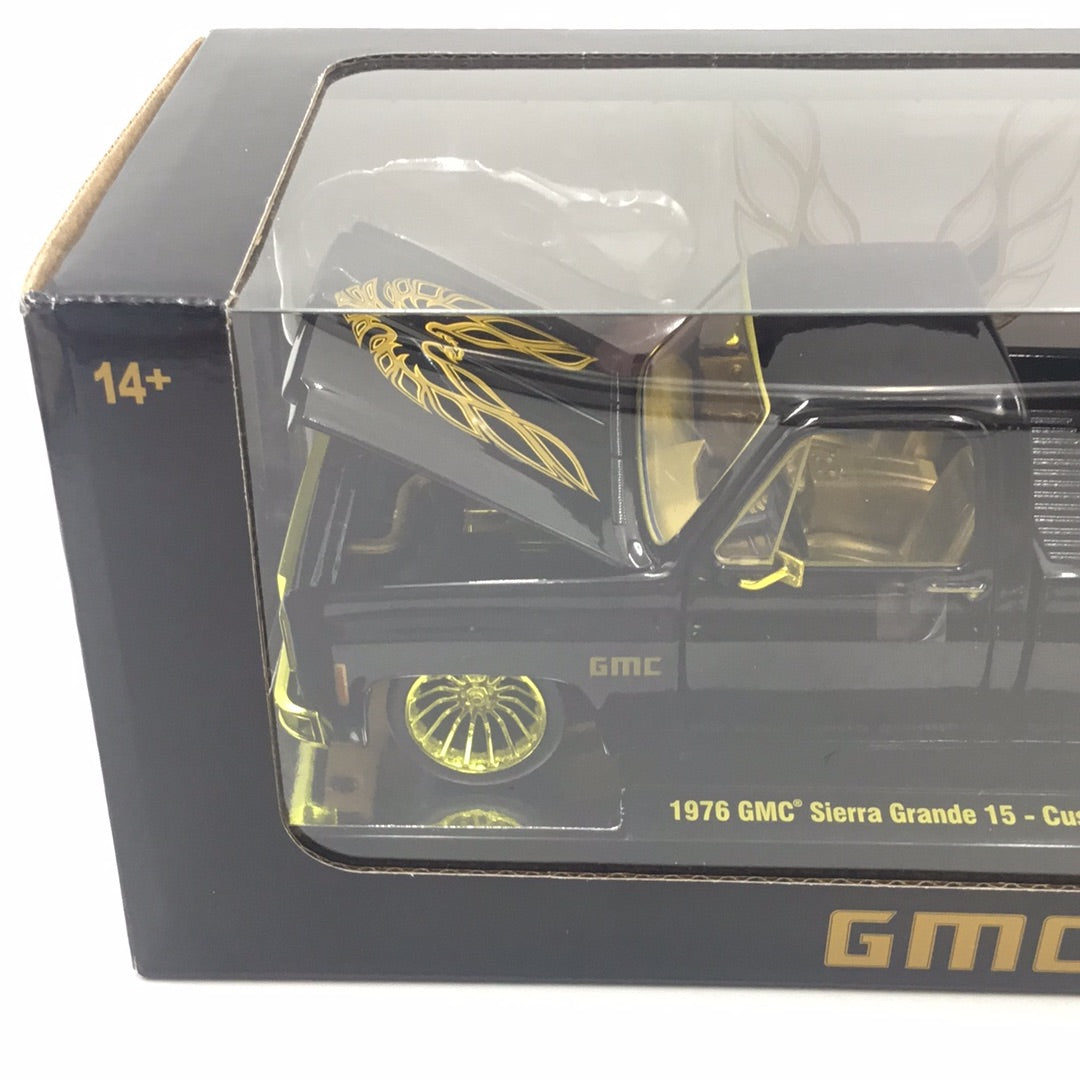 M2 Machines 1/24 1976 GMC Sierra Grand 15 Custom R108 Chase