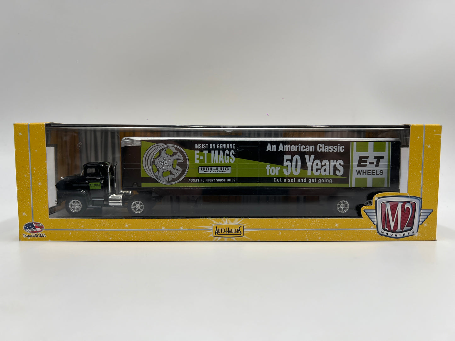 M2 Machines Auto Haulers Premium Edition 1958 Chevrolet Spartan LCF & E-T MAGS Trailer 12-06