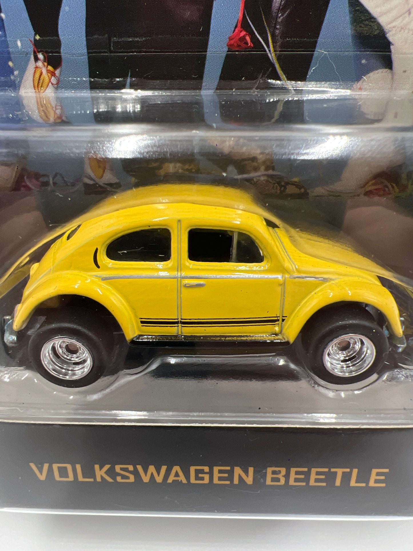 Hot Wheels Retro Entertainment Footloose Volkswagen Beetle Yellow W/Protector