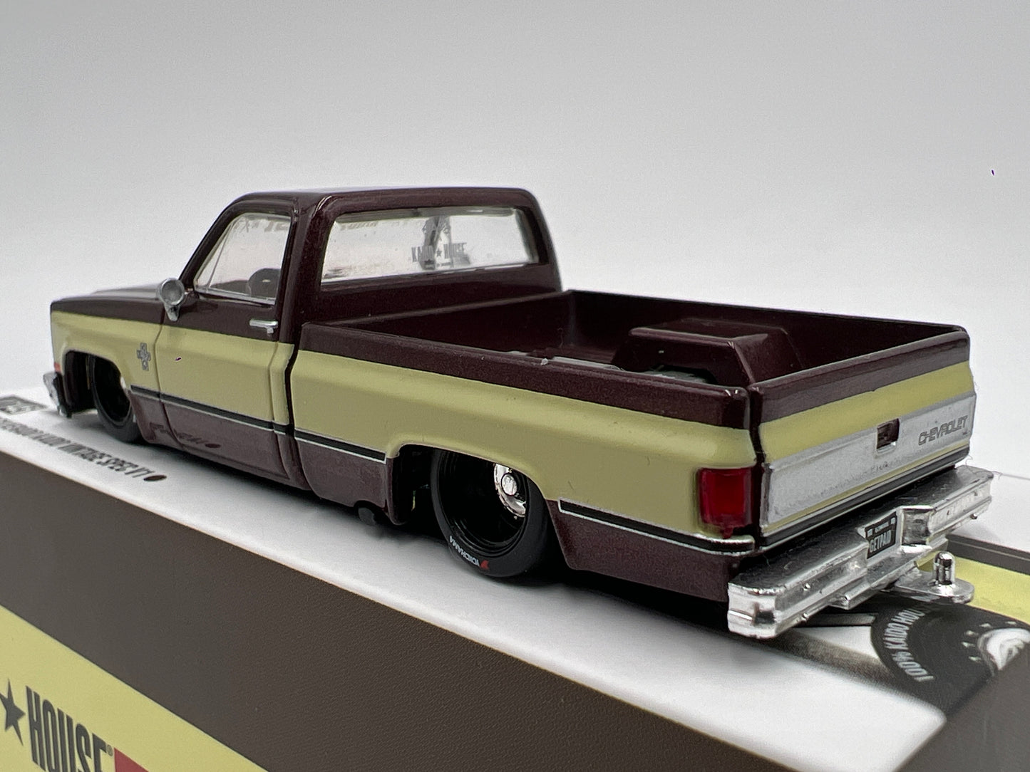 Mini GT x Kaido House #145 Chevrolet Silverado Kaido Vintage Spec V1