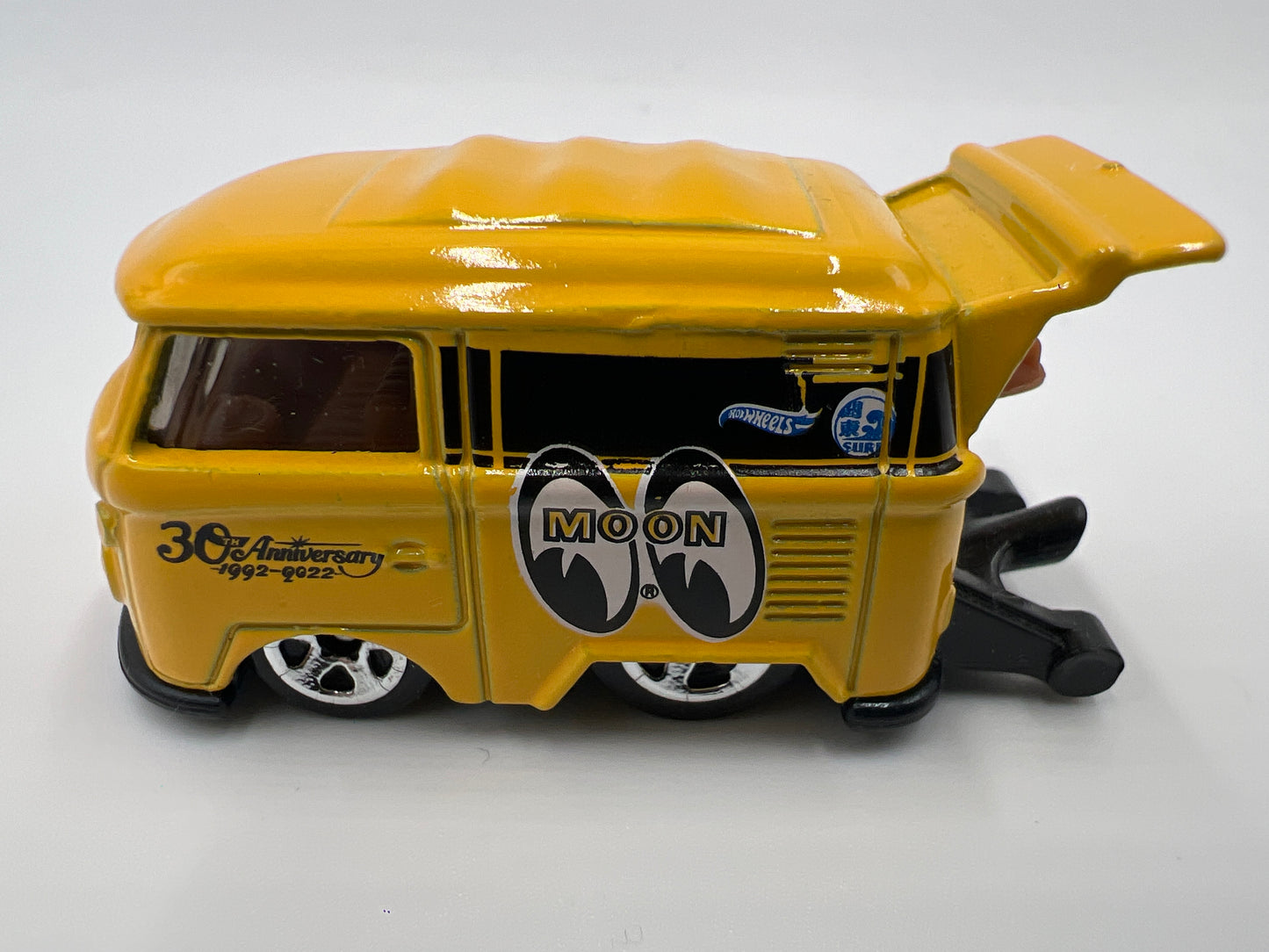 Hot Wheels 1/64 Mainline Kool Kombi Mooneyes Yellow Loose