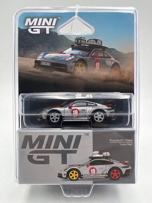 Mini GT #1068 CHASE Porsche 911 Dakar Uncle Rally