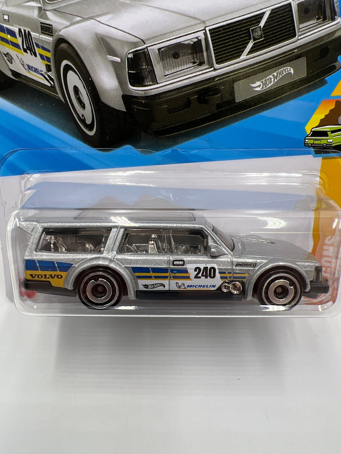 2025 Hot Wheels N Case Wagons #227 Volvo 240 Drift Wagon Silver 93D